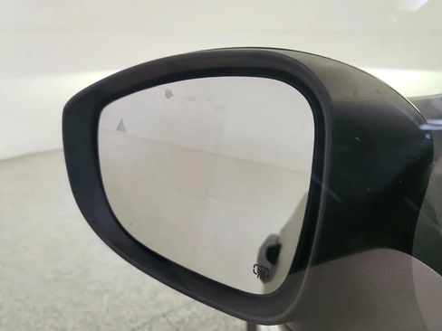 Used 2023 Chrysler Pacifica Touring-L FWD image 16