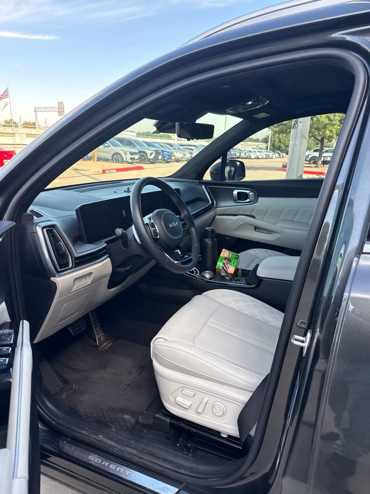 Certified 2025 Kia Sorento SX Prestige AWD/4WD image 2