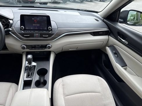 Used 2025 Nissan Altima 2.5 SV FWD image 33