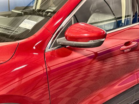 Used 2020 Ford Escape Titanium image 40