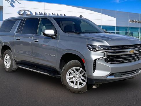 Used 2024 Chevrolet Suburban LT image 11