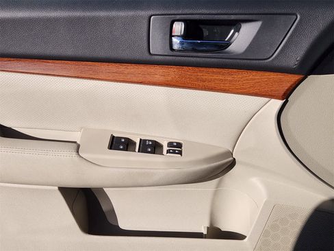 Used 2014 Subaru Outback 2.5i Limited image 21