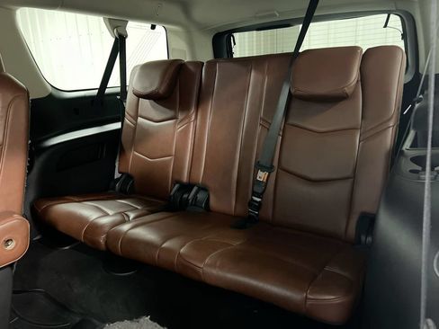 Used 2018 Cadillac Escalade ESV Premium Luxury AWD/4WD image 25