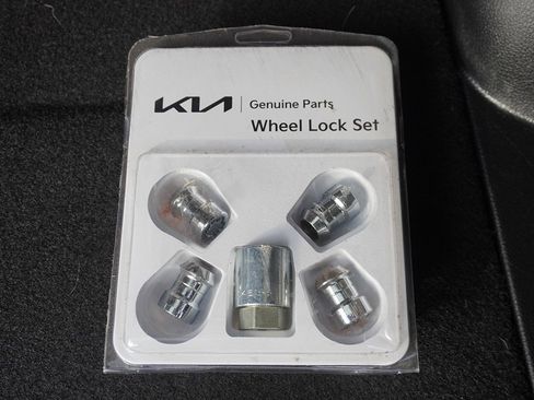 Used 2023 Kia Seltos S w/ Navigation Package image 22