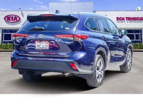 Used 2021 Toyota Highlander XLE image 4