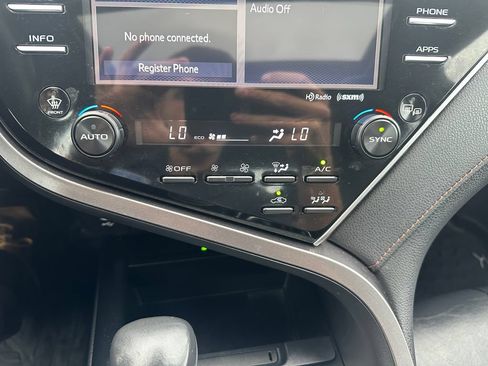 Used 2018 Toyota Camry XLE w/ Audio Package FWD image 16