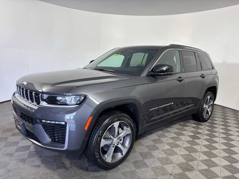 New 2026 Jeep Grand Cherokee Limited w/ Trailer Tow Package AWD/4WD image 3