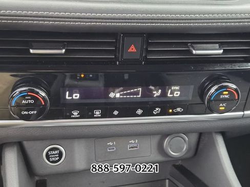 Used 2022 Nissan Rogue SV FWD image 23