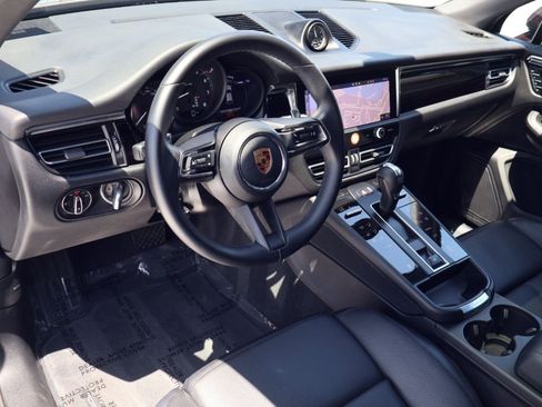 Certified 2023 Porsche Macan AWD/4WD image 4