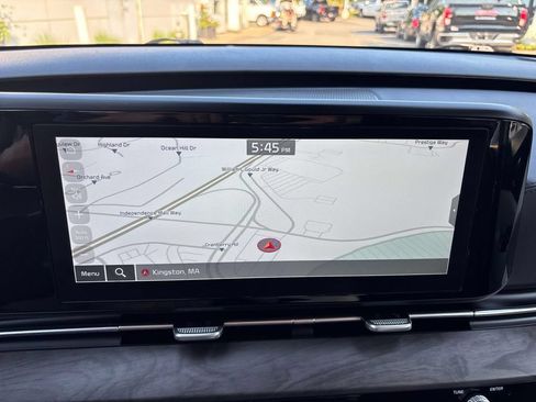 Used 2024 Kia Carnival EX FWD image 25