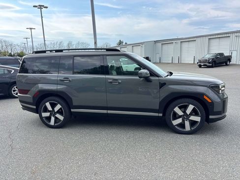 Used 2024 Hyundai Santa Fe Limited AWD/4WD image 2