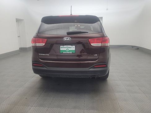 Used 2017 Kia Sorento LX image 7