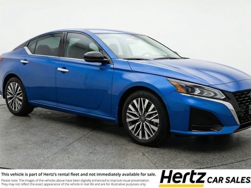Used 2025 Nissan Altima 2.5 SV image 1