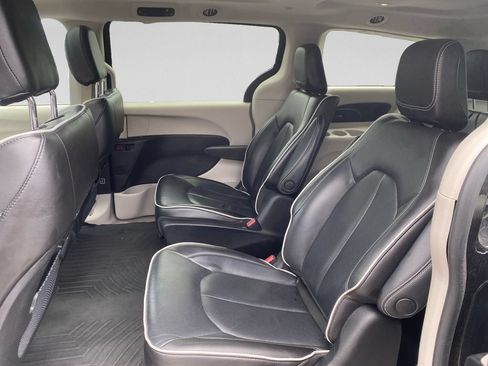 Used 2022 Chrysler Pacifica Limited FWD image 26