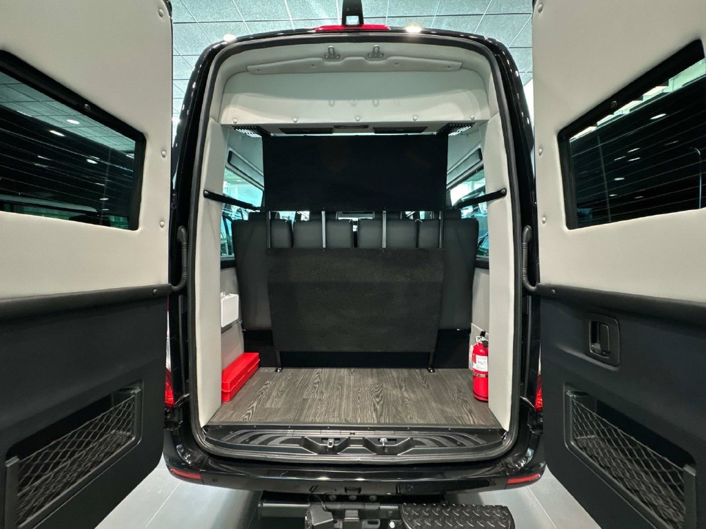 Used 2025 Mercedes-Benz Sprinter 3500 image 8