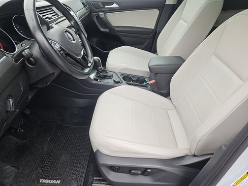Used 2019 Volkswagen Tiguan SE w/ Panoramic Sunroof Package image 30