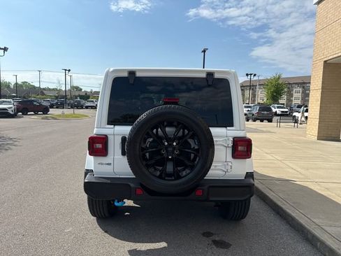 Used 2022 Jeep Wrangler Unlimited Sahara w/ Cold Weather Group image 3