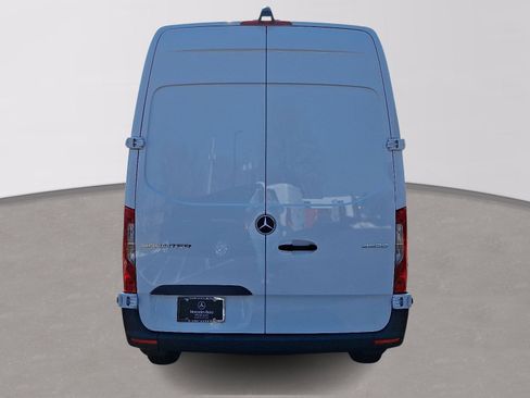 Used 2025 Mercedes-Benz Sprinter 2500 image 5