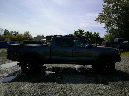 Used 2020 Toyota Tacoma TRD Off-Road w/ TRD Premium Off Road Package image 6