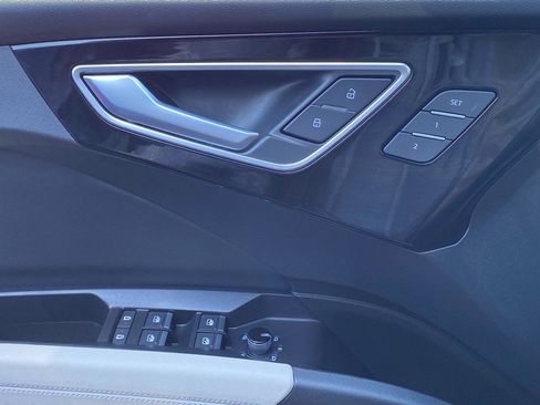 Used 2025 Audi Q4 e-tron Premium Plus image 19