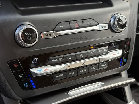 Used 2020 Ford Explorer Limited image 25