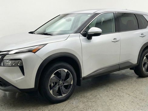 Used 2025 Nissan Rogue SV AWD/4WD image 3