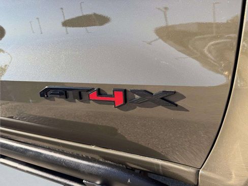 Used 2024 GMC Canyon AT4X image 9