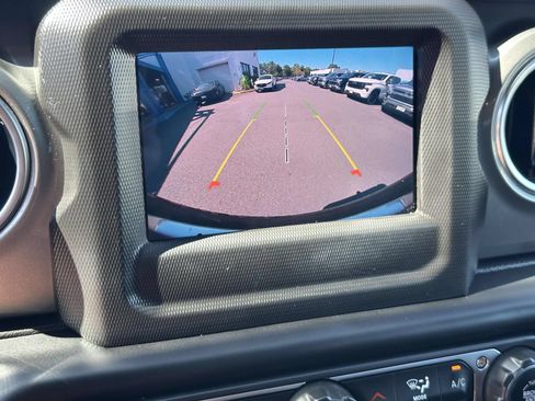 Used 2021 Jeep Wrangler Unlimited Sahara w/ LED Lighting Group AWD/4WD image 11