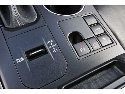 Used 2023 Toyota Highlander XLE FWD image 28