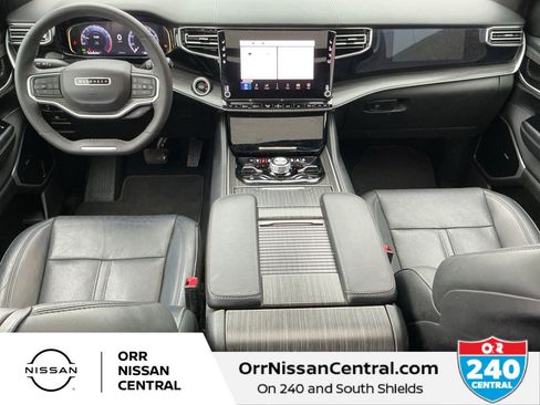 Used 2023 Jeep Wagoneer L Series III w/ Premium Group I image 15