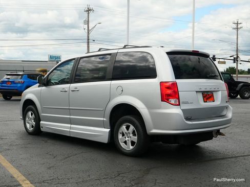 Used 2012 Dodge Grand Caravan SXT image 24
