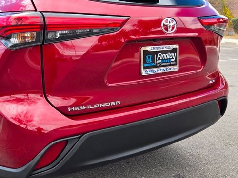 Used 2023 Toyota Highlander XLE FWD image 7