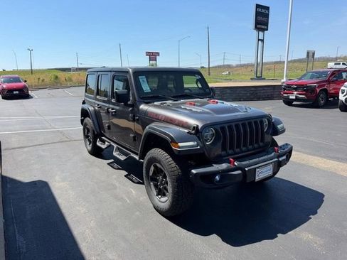 Used 2018 Jeep Wrangler Unlimited Rubicon w/ Dual Top Group AWD/4WD image 4