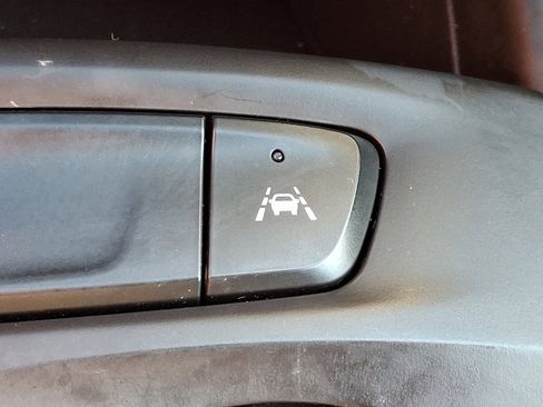 Certified 2024 Chevrolet Trax RS image 23