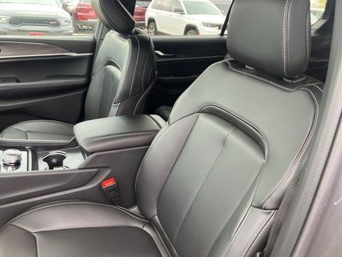New 2025 Jeep Grand Cherokee L Limited image 12