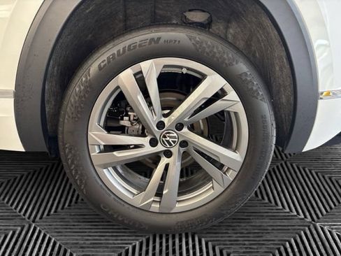 Used 2024 Volkswagen Atlas Cross Sport SEL R-Line AWD/4WD image 31