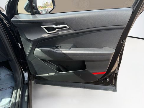 Used 2025 Kia Sportage LX image 31