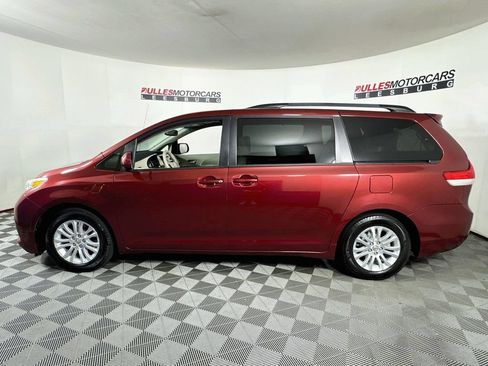 Used 2011 Toyota Sienna XLE FWD image 4