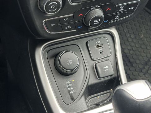 Used 2018 Jeep Compass Latitude w/ Popular Equipment Group image 28