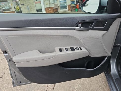 Used 2017 Hyundai Elantra SE image 8