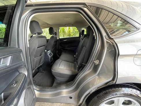 Used 2021 Ford Edge SE FWD image 6