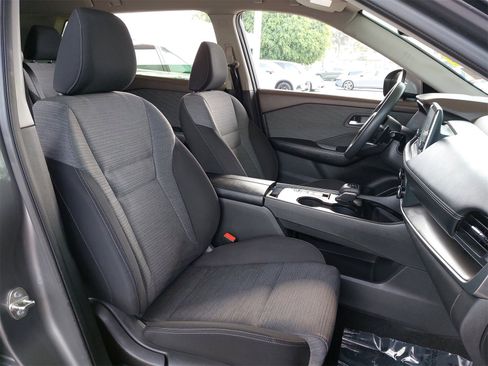 Used 2023 Nissan Rogue SV image 10