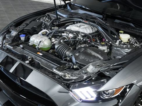 Used 2022 Ford Mustang Shelby GT500 w/ Carbon Fiber Track Pack RWD image 14