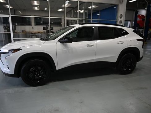 New 2026 Chevrolet Trax LT w/ Sunroof Package FWD image 7