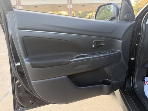 Used 2020 Mitsubishi Outlander Sport ES FWD image 18