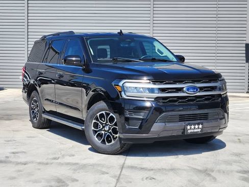 Used 2023 Ford Expedition XLT RWD image 2