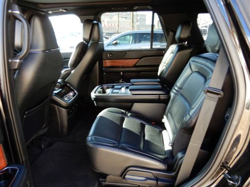 Used 2020 Lincoln Navigator Reserve image 10
