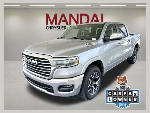 Used 2025 RAM 1500 Laramie AWD/4WD image 1