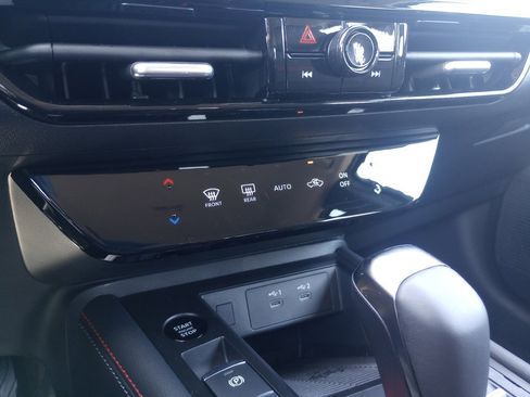 New 2026 Nissan Kicks SR image 17