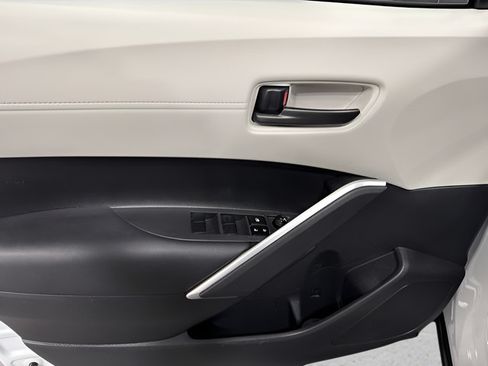 Used 2023 Toyota Corolla Cross LE FWD image 9